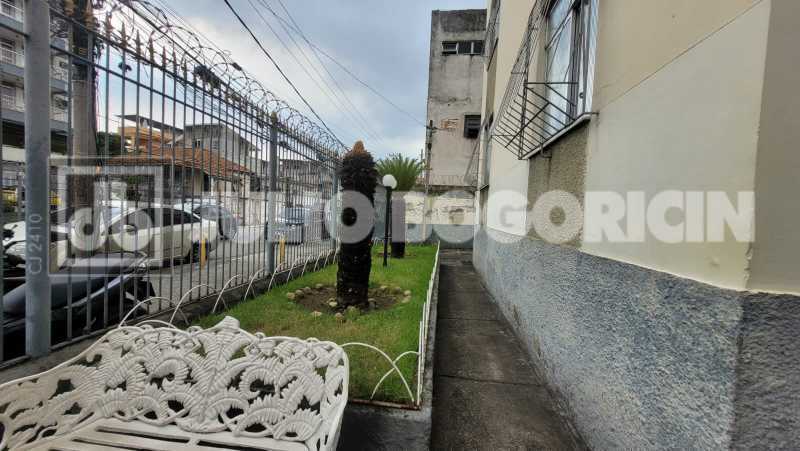 Conheça 37. do imóvel - apto 3 quartos, 2 banheiros, prox.a todo comércio , portaria - JBM306566 - 33 37. - 33