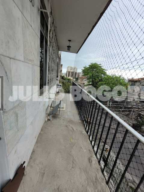 ee8bd46a-b242-41eb-8b76-e7f84a - 4