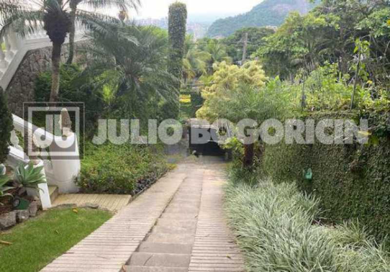 WhatsApp Image 2025-10-24 at 1 - 29