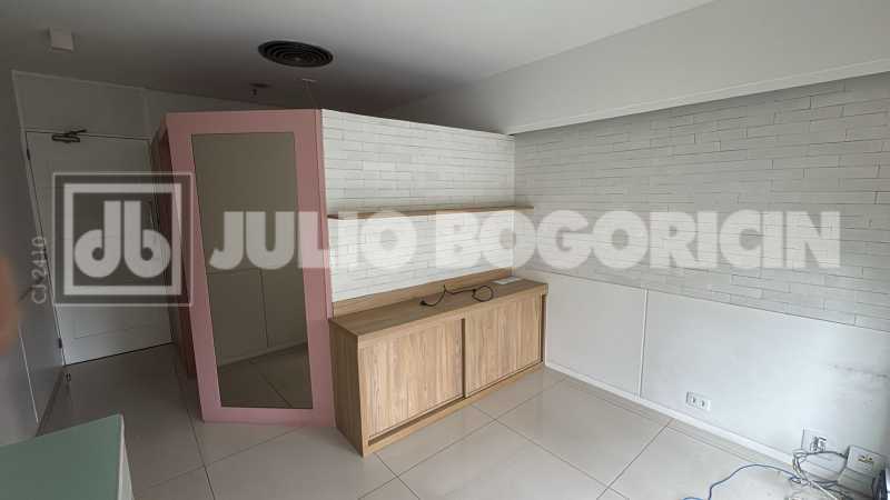 WhatsApp Image 2025-10-14 at 1 - 4