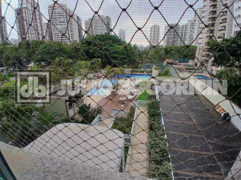 db9fceff-9420-4d75-96ef-6d7225 - 33