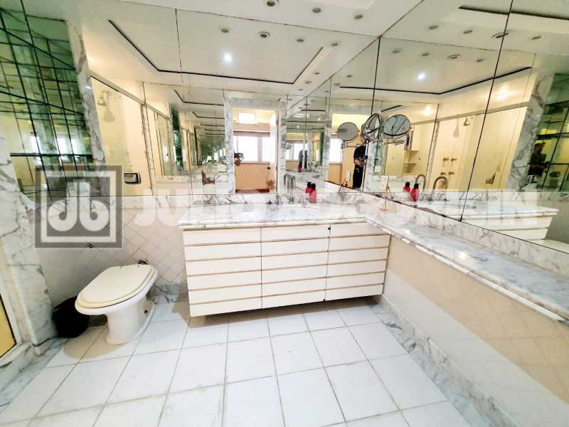 WhatsApp Image 2025-11-05 at 1 - 11