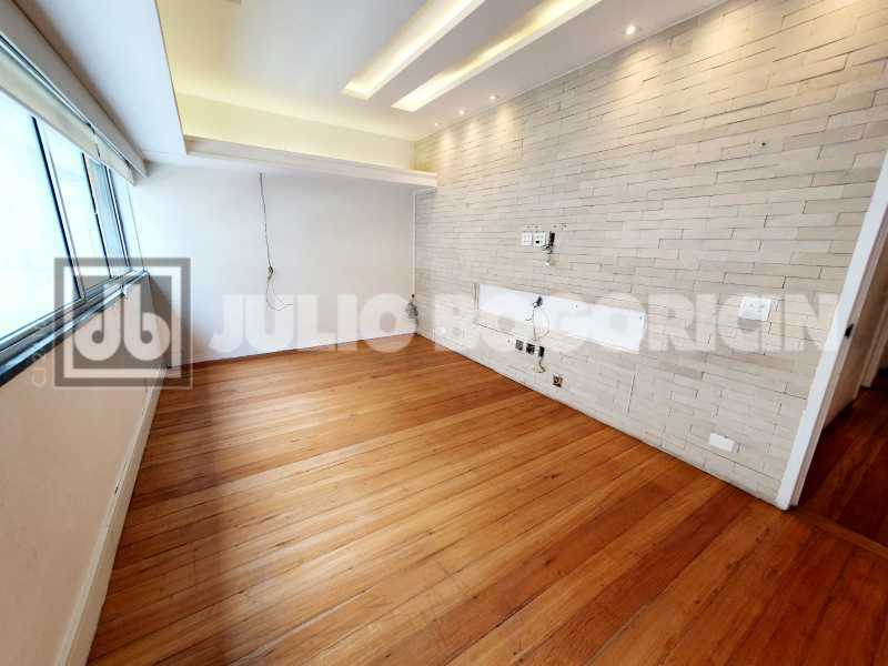 WhatsApp Image 2025-11-05 at 1 - 13