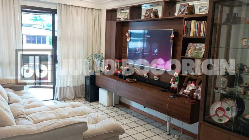 c3f41e89-18e2-4acb-b2fd-e86b1b - 12