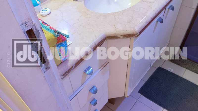 322df683-b9ed-4904-b477-a61f37 - 28