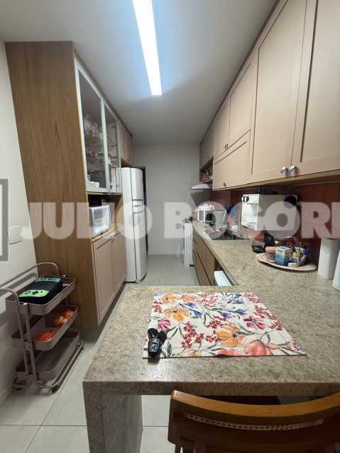 71710dea-a884-4444-a9a5-b60b10 - 23