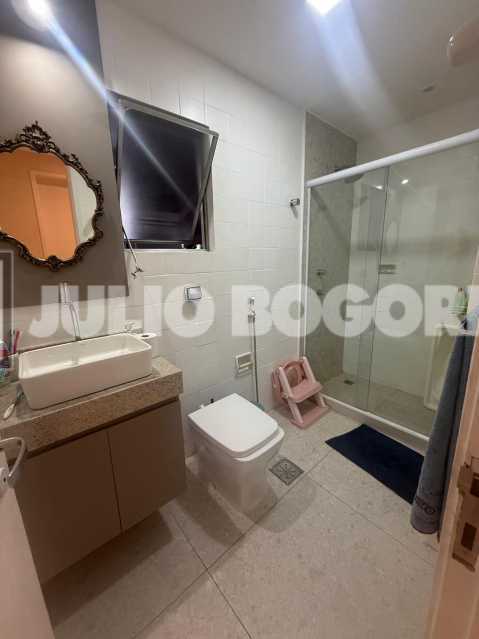 d645f87b-ce3c-407b-bf6c-1b7d17 - 32