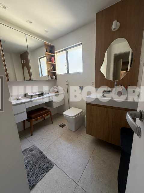 f9603fb4-88d8-4da0-8803-aa385f - 35