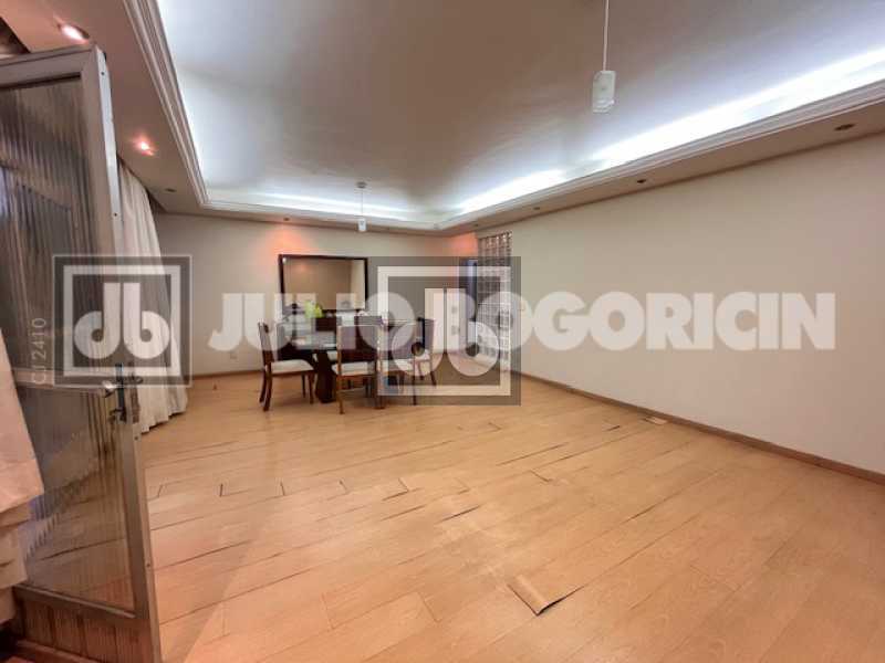 18019_G1700147495 - 7