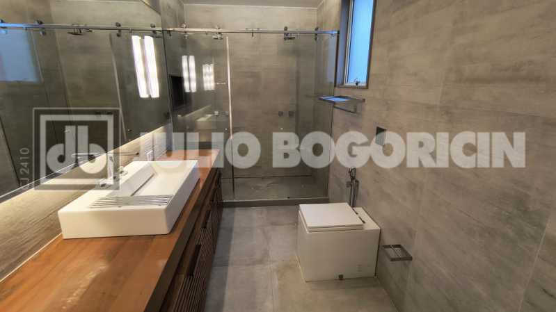 17 Leblon 180 M2 3 Quartos 2 V - 17