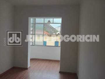 Oportunidade - Oportunidade, Apartamento, totalmente reformado, sala, 2 quartos, banheiro social, blindex , área de serviço, próximo ao shopping Tijuca e ao Metrô, Saens Pena, entrar e morar e condomínio barat - JBT207301