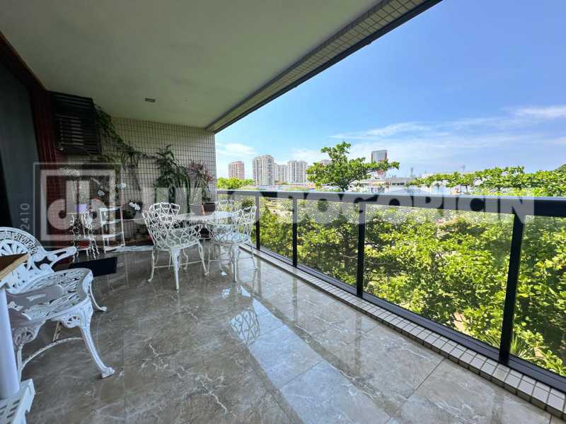 b3b28ecd-9985-40ea-bf73-31b445 - 1