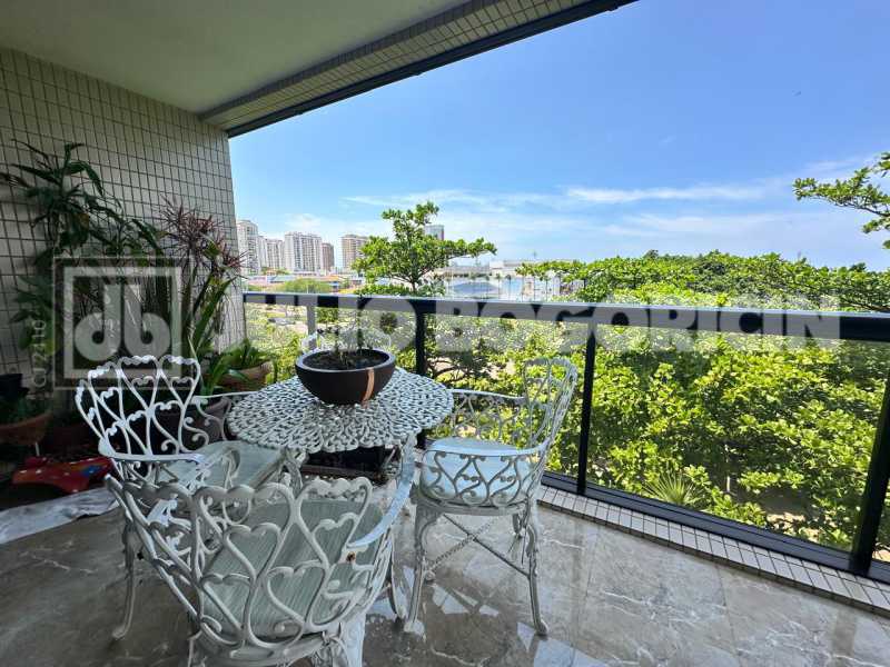 fe53834d-2d2c-4137-bac8-8337bc - 2