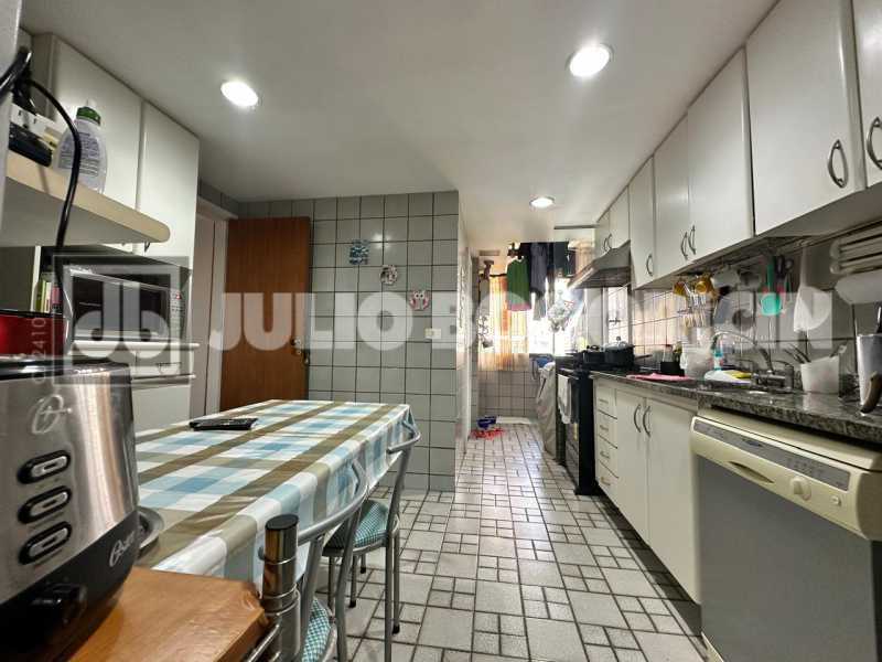 15f967fb-4f27-4146-9ded-1fcc2d - 17