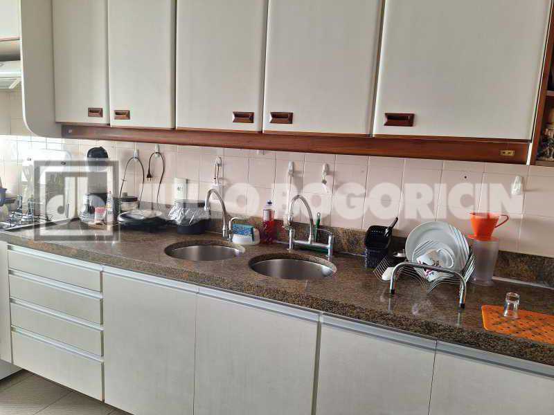 Conheça Cozinha_5 do imóvel - Freguesia Alto Padrão 4 quartos 2 suítes 1 escritório dependencia completa 3 varandas 3 vagas de garagem.239 m2.Vale a visita! - JBJ40399 - 10 Cozinha_5 - 10