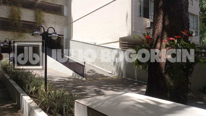 WhatsApp Image 2025-12-05 at 1 - 3