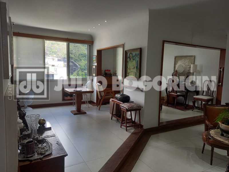 WhatsApp Image 2025-12-05 at 1 - 8