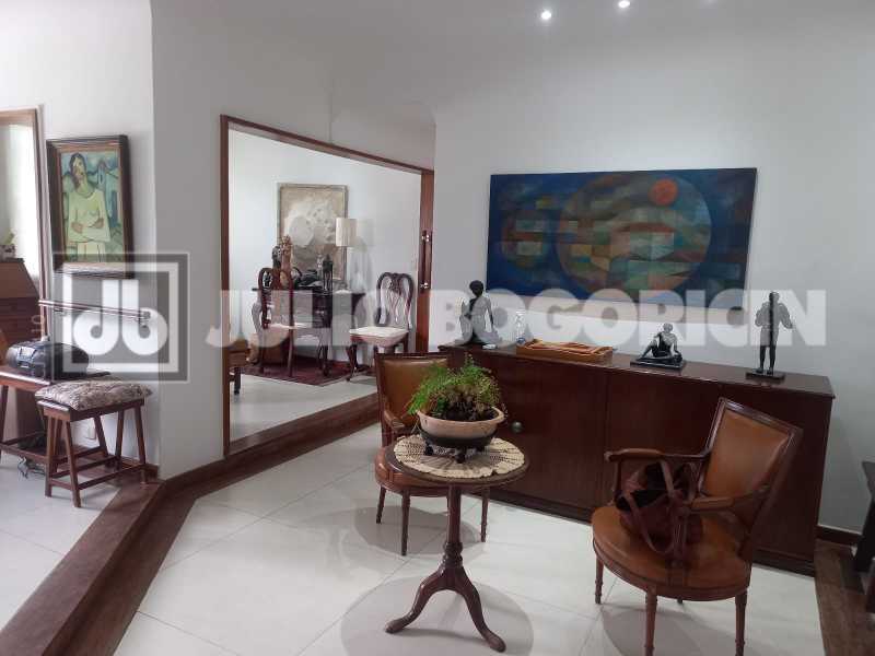 WhatsApp Image 2025-12-05 at 1 - 4