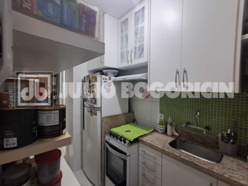 e18d4792-2e79-49dd-a589-0fad32 - 33