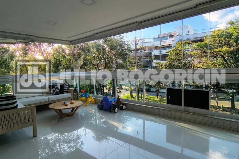 e8fce0f5-399a-4e98-adb7-d0cd91 - 1