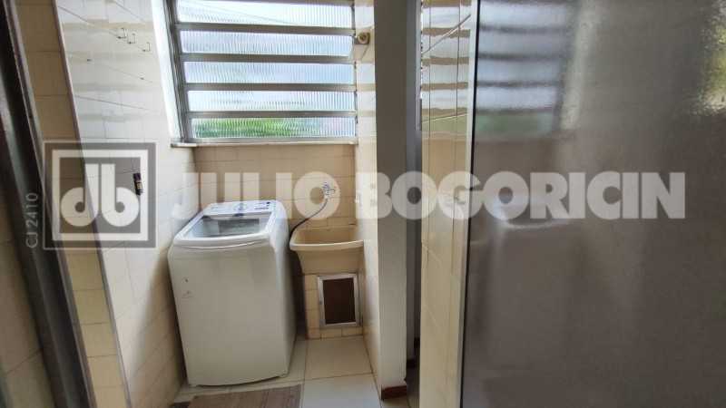 ÁREA DE SERVIÇO 1. - 23