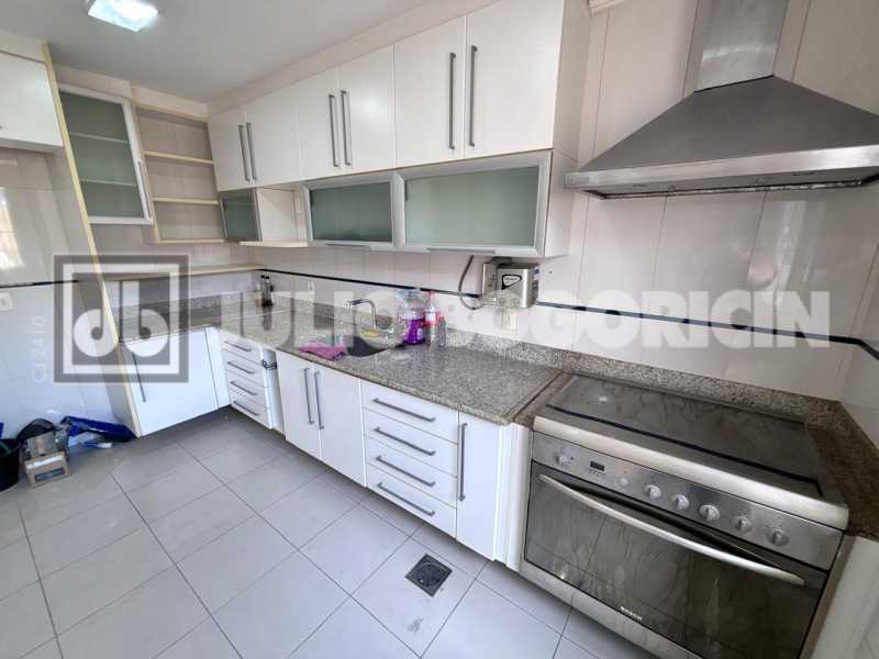 7f5aac2f-5da4-4963-b2d9-2a8581 - 9