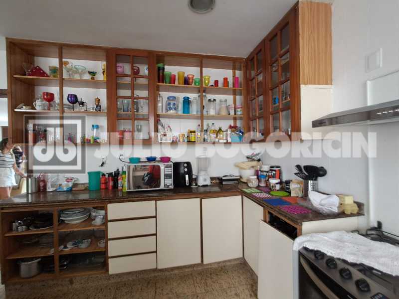 de2aa54d-d028-4d4e-ac7b-446306 - 30