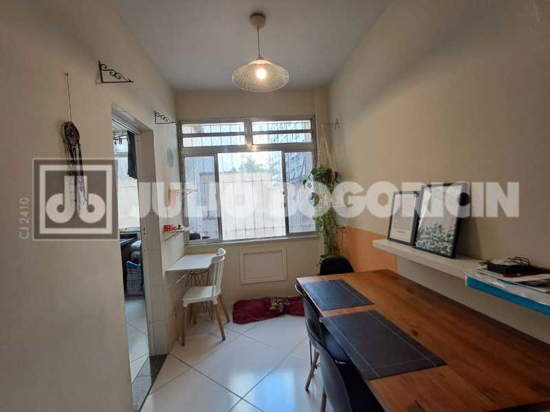 ad9efcd1-ed47-43f9-8c61-15dc21 - 14