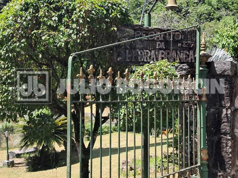 Conheça 1. do imóvel - taquara-jacarepagua-sitio-4casas-10quartos-5suites-jardim-piscina-rea gourmet- churrasqueira-campo futebol-nascente-cachoeirra-lago com peixes-arvores frutiferas,pomar-60vagas - JBJ601994 - 39 1. - 39