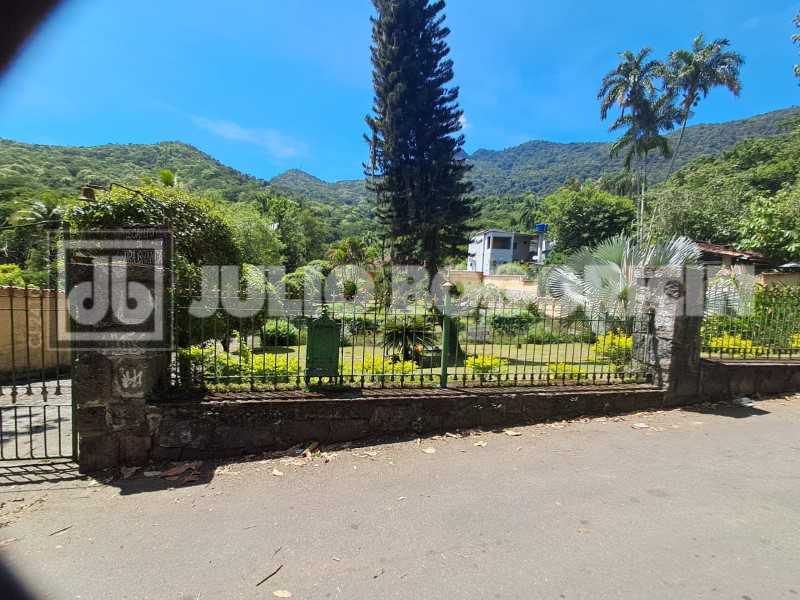 Conheça 3. do imóvel - taquara-jacarepagua-sitio-4casas-10quartos-5suites-jardim-piscina-rea gourmet- churrasqueira-campo futebol-nascente-cachoeirra-lago com peixes-arvores frutiferas,pomar-60vagas - JBJ601994 - 2 3. - 2