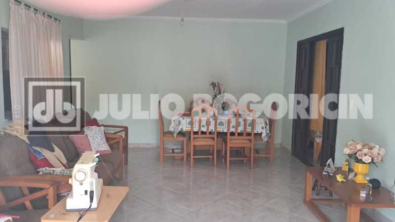 Conheça WhatsApp Image 2026-01-15 at 1 do imóvel - taquara-jacarepagua-sitio-4casas-10quartos-5suites-jardim-piscina-rea gourmet- churrasqueira-campo futebol-nascente-cachoeirra-lago com peixes-arvores frutiferas,pomar-60vagas - JBJ601994 - 10 WhatsApp Image 2026-01-15 at 1 - 10