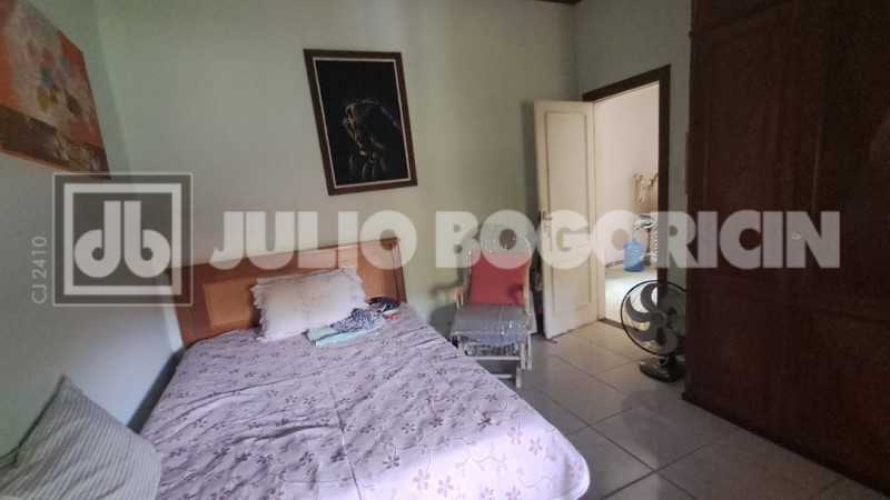 Conheça WhatsApp Image 2026-01-15 at 1 do imóvel - taquara-jacarepagua-sitio-4casas-10quartos-5suites-jardim-piscina-rea gourmet- churrasqueira-campo futebol-nascente-cachoeirra-lago com peixes-arvores frutiferas,pomar-60vagas - JBJ601994 - 12 WhatsApp Image 2026-01-15 at 1 - 12