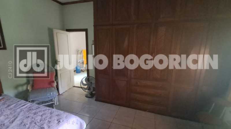 Conheça WhatsApp Image 2026-01-15 at 1 do imóvel - taquara-jacarepagua-sitio-4casas-10quartos-5suites-jardim-piscina-rea gourmet- churrasqueira-campo futebol-nascente-cachoeirra-lago com peixes-arvores frutiferas,pomar-60vagas - JBJ601994 - 13 WhatsApp Image 2026-01-15 at 1 - 13