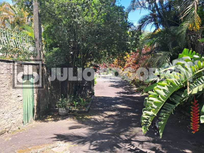 Conheça WhatsApp Image 2026-01-15 at 1 do imóvel - taquara-jacarepagua-sitio-4casas-10quartos-5suites-jardim-piscina-rea gourmet- churrasqueira-campo futebol-nascente-cachoeirra-lago com peixes-arvores frutiferas,pomar-60vagas - JBJ601994 - 19 WhatsApp Image 2026-01-15 at 1 - 19