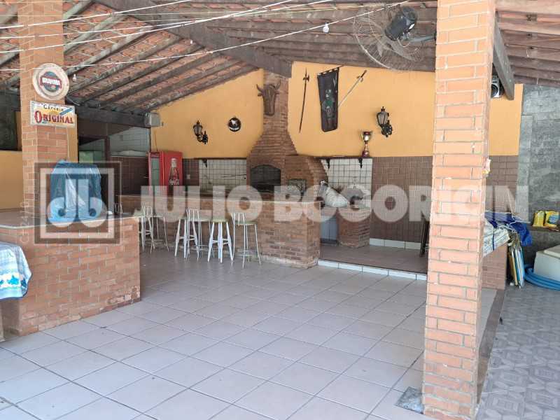 Conheça WhatsApp Image 2026-01-15 at 1 do imóvel - taquara-jacarepagua-sitio-4casas-10quartos-5suites-jardim-piscina-rea gourmet- churrasqueira-campo futebol-nascente-cachoeirra-lago com peixes-arvores frutiferas,pomar-60vagas - JBJ601994 - 20 WhatsApp Image 2026-01-15 at 1 - 20