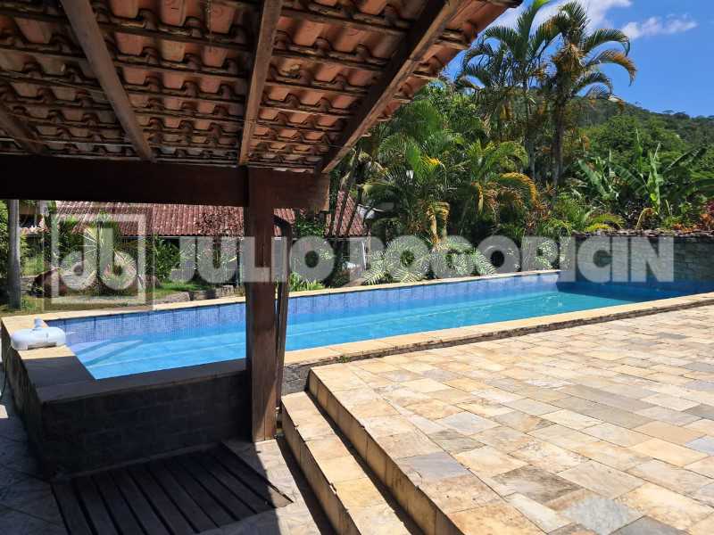 Conheça WhatsApp Image 2026-01-15 at 1 do imóvel - taquara-jacarepagua-sitio-4casas-10quartos-5suites-jardim-piscina-rea gourmet- churrasqueira-campo futebol-nascente-cachoeirra-lago com peixes-arvores frutiferas,pomar-60vagas - JBJ601994 - 21 WhatsApp Image 2026-01-15 at 1 - 21