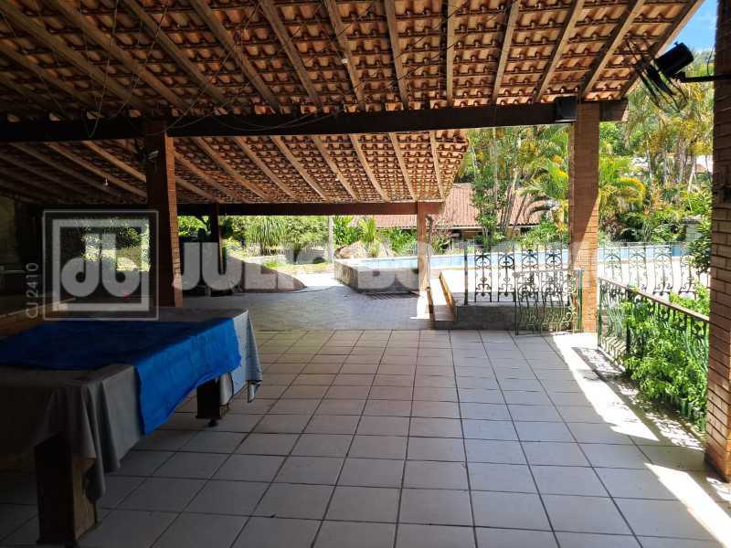 Conheça WhatsApp Image 2026-01-15 at 1 do imóvel - taquara-jacarepagua-sitio-4casas-10quartos-5suites-jardim-piscina-rea gourmet- churrasqueira-campo futebol-nascente-cachoeirra-lago com peixes-arvores frutiferas,pomar-60vagas - JBJ601994 - 23 WhatsApp Image 2026-01-15 at 1 - 23