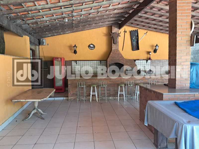 Conheça WhatsApp Image 2026-01-15 at 1 do imóvel - taquara-jacarepagua-sitio-4casas-10quartos-5suites-jardim-piscina-rea gourmet- churrasqueira-campo futebol-nascente-cachoeirra-lago com peixes-arvores frutiferas,pomar-60vagas - JBJ601994 - 24 WhatsApp Image 2026-01-15 at 1 - 24