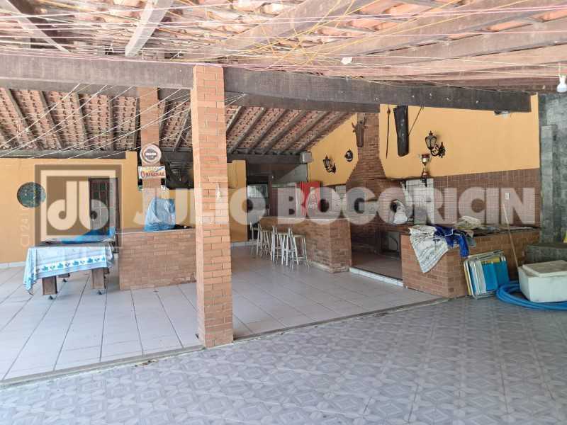 Conheça WhatsApp Image 2026-01-15 at 1 do imóvel - taquara-jacarepagua-sitio-4casas-10quartos-5suites-jardim-piscina-rea gourmet- churrasqueira-campo futebol-nascente-cachoeirra-lago com peixes-arvores frutiferas,pomar-60vagas - JBJ601994 - 26 WhatsApp Image 2026-01-15 at 1 - 26