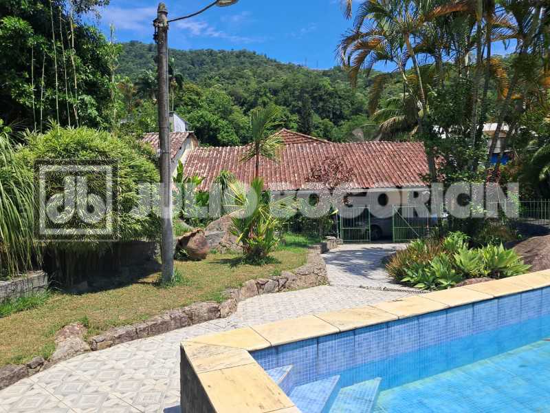 Conheça WhatsApp Image 2026-01-15 at 1 do imóvel - taquara-jacarepagua-sitio-4casas-10quartos-5suites-jardim-piscina-rea gourmet- churrasqueira-campo futebol-nascente-cachoeirra-lago com peixes-arvores frutiferas,pomar-60vagas - JBJ601994 - 27 WhatsApp Image 2026-01-15 at 1 - 27