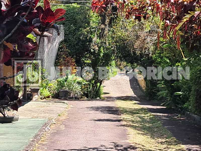 Conheça WhatsApp Image 2026-01-15 at 1 do imóvel - taquara-jacarepagua-sitio-4casas-10quartos-5suites-jardim-piscina-rea gourmet- churrasqueira-campo futebol-nascente-cachoeirra-lago com peixes-arvores frutiferas,pomar-60vagas - JBJ601994 - 31 WhatsApp Image 2026-01-15 at 1 - 31