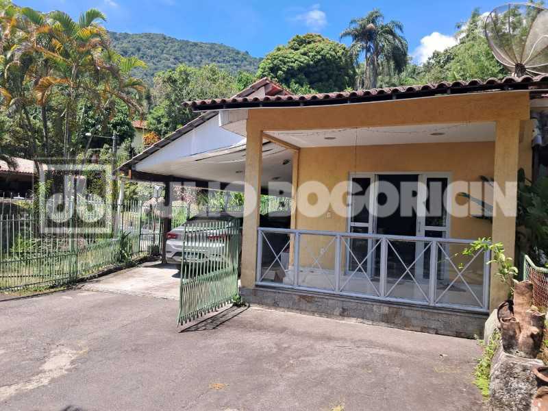 Conheça WhatsApp Image 2026-01-15 at 1 do imóvel - taquara-jacarepagua-sitio-4casas-10quartos-5suites-jardim-piscina-rea gourmet- churrasqueira-campo futebol-nascente-cachoeirra-lago com peixes-arvores frutiferas,pomar-60vagas - JBJ601994 - 34 WhatsApp Image 2026-01-15 at 1 - 34