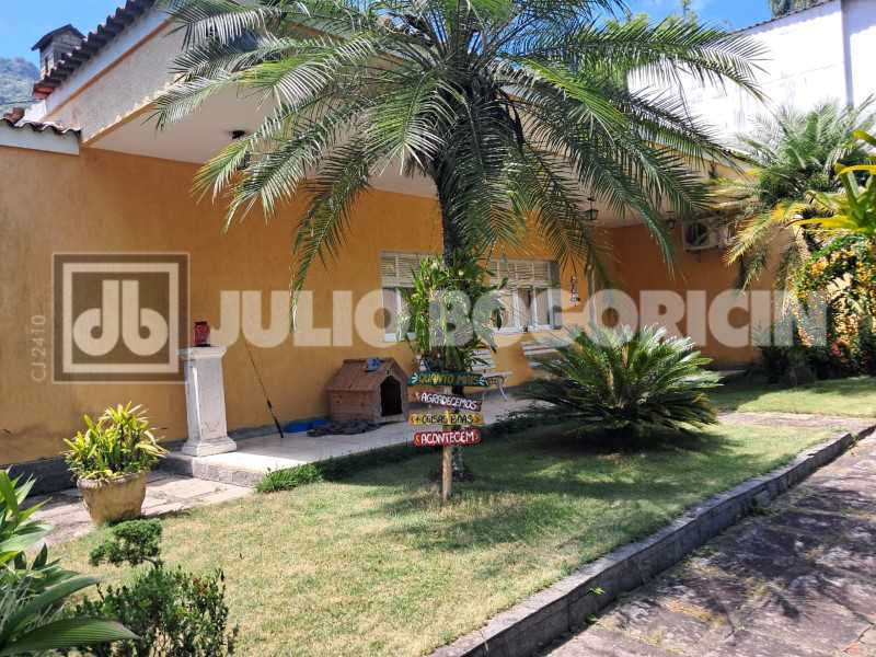 Conheça WhatsApp Image 2026-01-15 at 1 do imóvel - taquara-jacarepagua-sitio-4casas-10quartos-5suites-jardim-piscina-rea gourmet- churrasqueira-campo futebol-nascente-cachoeirra-lago com peixes-arvores frutiferas,pomar-60vagas - JBJ601994 - 38 WhatsApp Image 2026-01-15 at 1 - 38