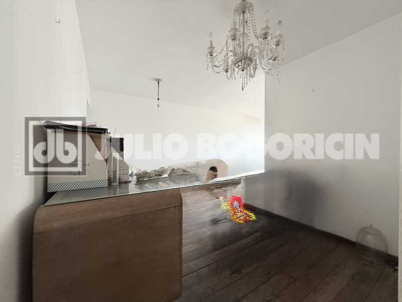 Sala - 9