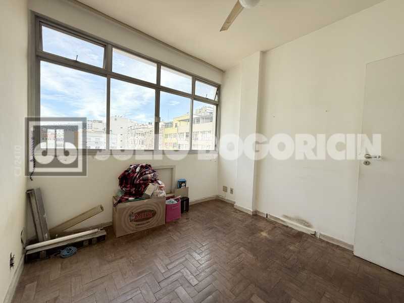 Quarto Frente 1 - 13