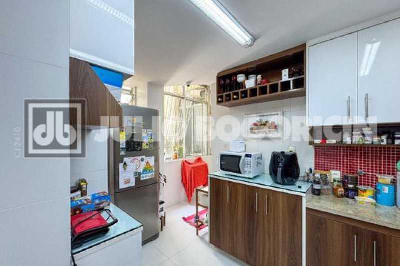 23 - 24