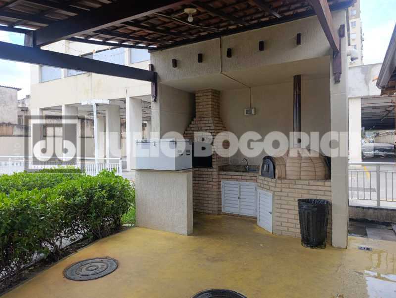 30 CHURRASQUEIRA E FORNO. - 31