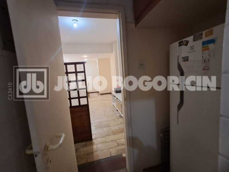 Conheça WhatsApp Image 2026-02-09 at 1 do imóvel - Maravilhosa localização , juntinho ao metrô Flamengo , apto com 02qtos amplos banheiro social cozinha e dependências completas 01vaga - JBF29523 - 23 WhatsApp Image 2026-02-09 at 1 - 23