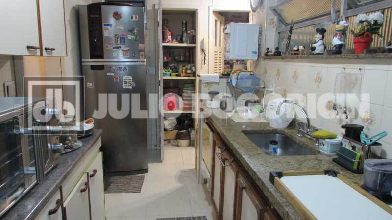 Conheça 36 do imóvel - Flamengo - Juinto Metro e Praia - Sala - 3 Quartos com armários - Lavabo - Cozinha planejada - Dep. completas - Garagem no Condomínio - Entrar e ser feliz! Exclusivo JB. - JBF38288 - 36 36 - 36