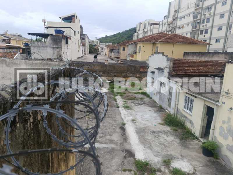 37 TERRENO LATERAL DIR. - 37